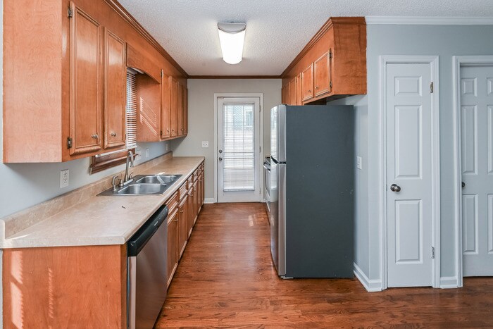Building Photo - 225 Mockingbird Dr
