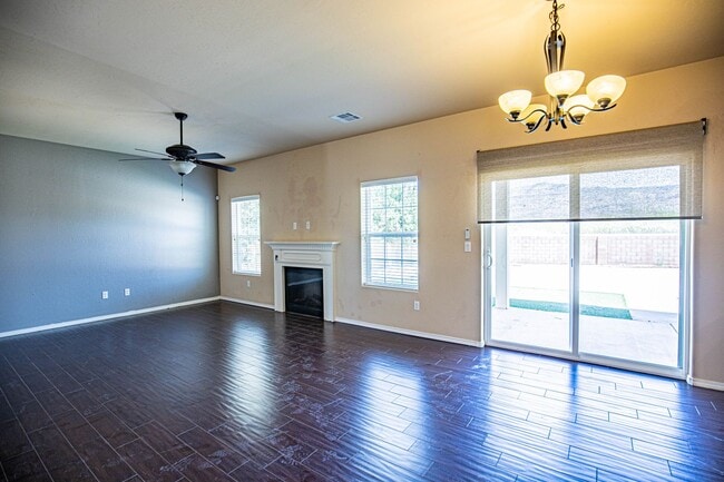 Building Photo - 4 Bedroom 3 bath Beautiful Home