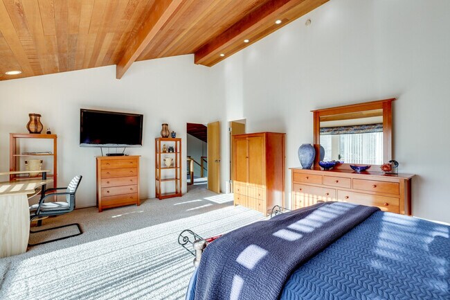 Building Photo - 2760 Trenton Ave