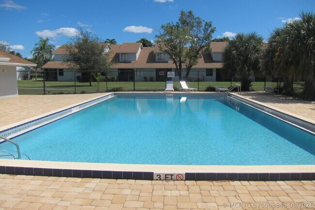 Building Photo - 1517 Woodbridge Lakes Cir