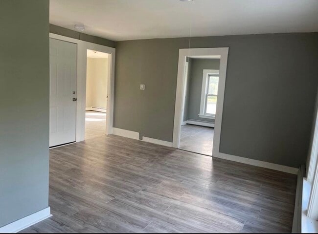 Building Photo - 93 Spruce St