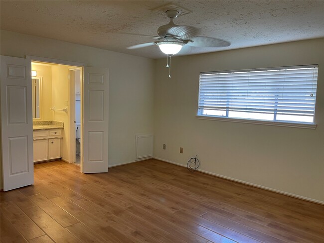 Building Photo - 3115 Jenny Dr