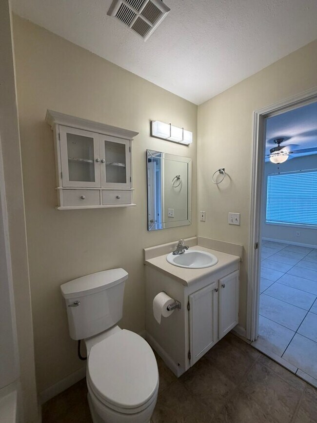 Building Photo - 25% OFF FIRST MONTH'S RENT -- Updated 2 Bedroom First Floor Condo