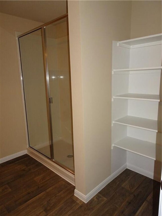 Building Photo - Great 4 Bedroom home with Open floor plan