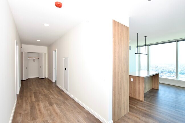 Building Photo - 1000 S Michigan Ave