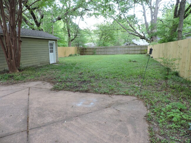 Building Photo - 414 S Reese St