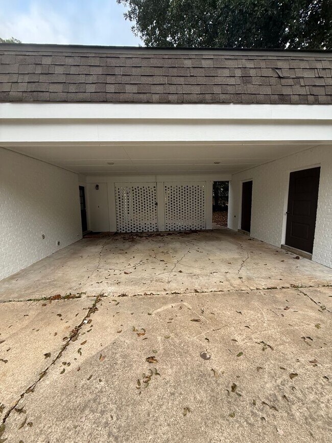 Building Photo - ** 4 Bed 2.5 Bath Located in Ridgefield** Call 334-366-9198 to schedule a self tour