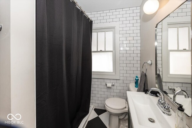 Building Photo - 6140 Winthrop Ave