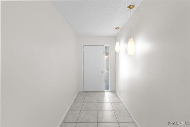 Building Photo - 83 Golfview Dr