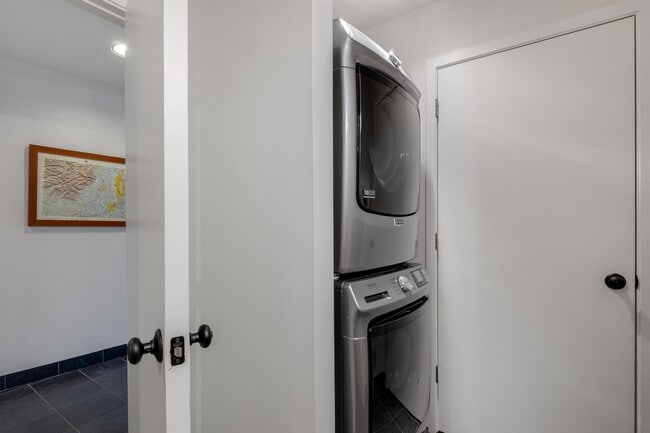 Building Photo - 200 River Pl Dr