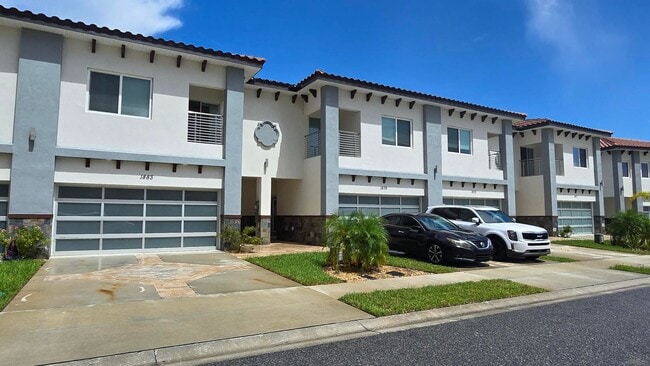 Primary Photo - Beautiful and Modern 4 bed 3.5 Bath Townho...