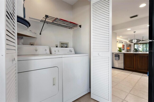 Building Photo - 5797 Avista Dr