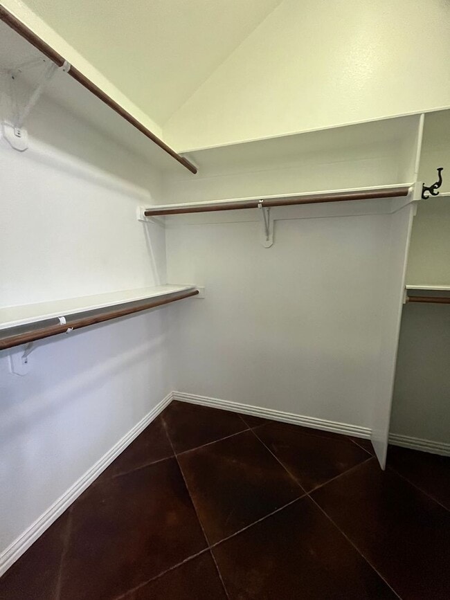 Building Photo - Four bedroom home located in prime neighbo...
