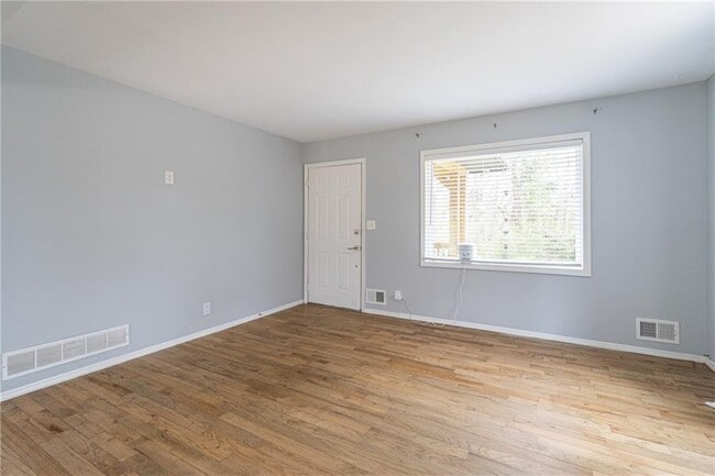 Building Photo - 1660 White Oak Way