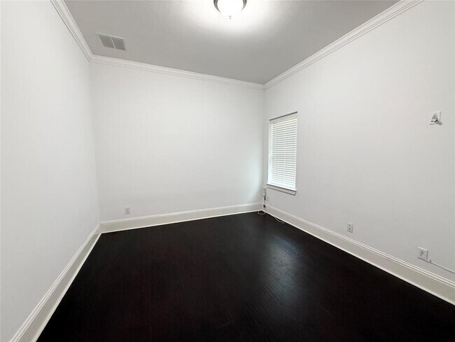 Building Photo - 5711 Stern Springs Ln