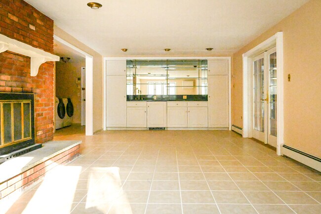 LL - lower level FR with FPLC - 264 Long Meadow Rd