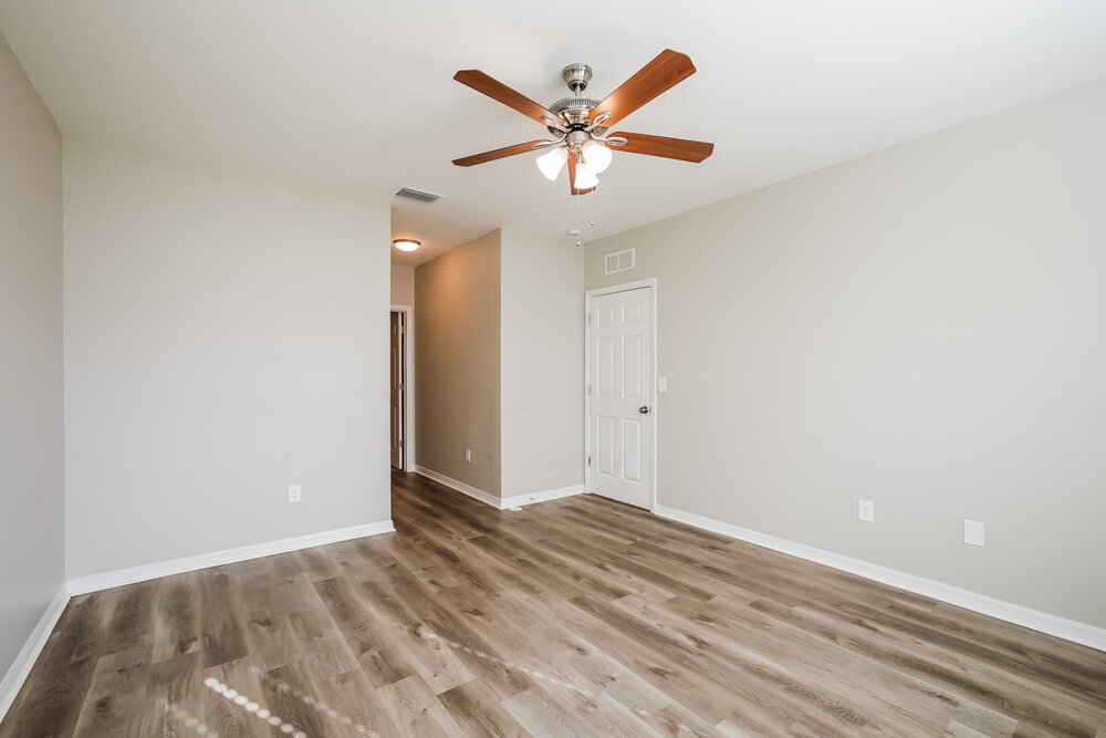 Building Photo - 140 SE 2nd Pl