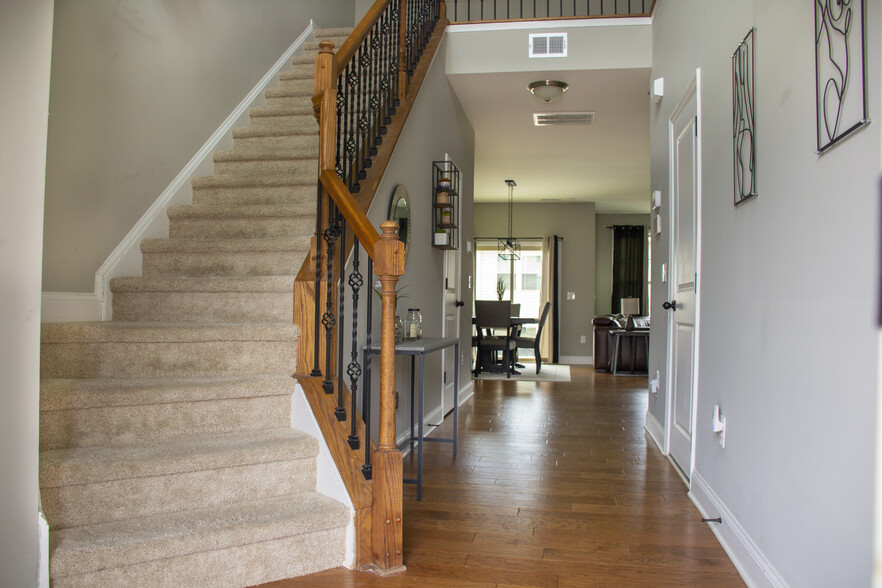 Entranceway - 1008 Latitude Dr