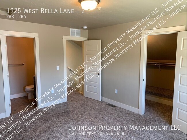 Building Photo - 1925 W Bella Ln