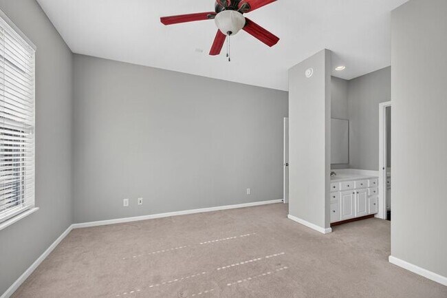 Building Photo - Unique Centennial Townhome