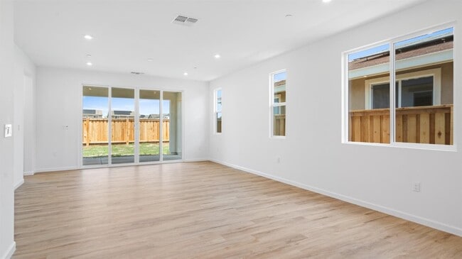Building Photo - 1083 Camomile Dr