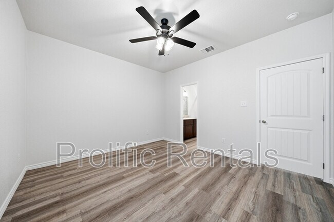 Building Photo - 126 Leon Ln