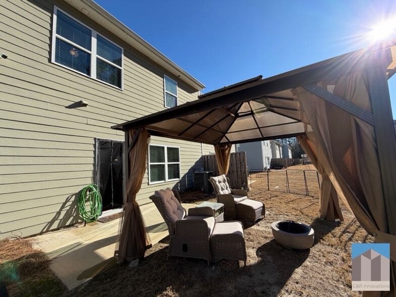 Building Photo - 7565 Knoll Hollow Rd