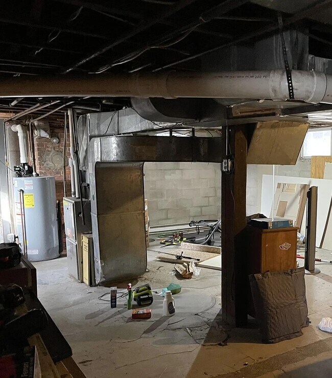 Building Photo - 1008 W Huron St