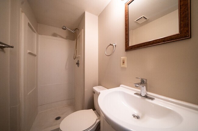 Building Photo - Ranch - 3 bedroom, 2bath Fenced yard