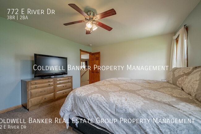 Building Photo - 772 E River Dr