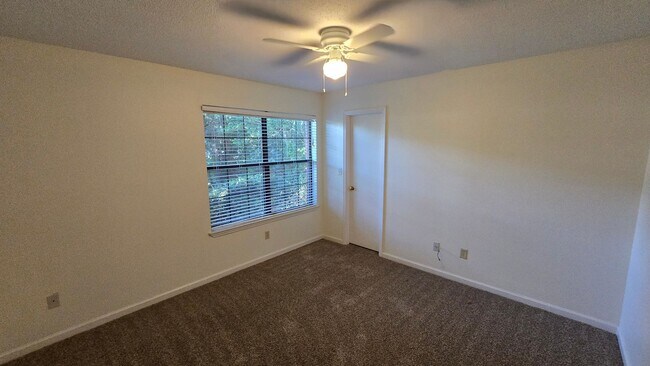 Building Photo - Beautiful Large home off of Mahan