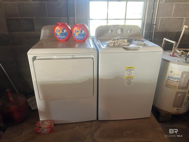 Building Photo - 11656 -A Magnolia St