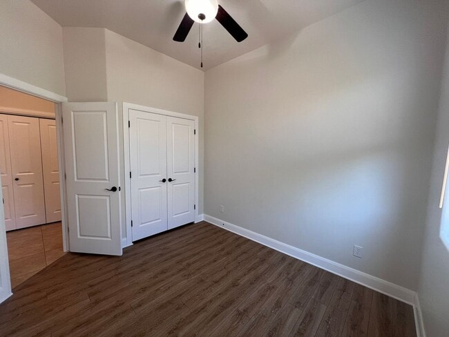 Building Photo - 8 Month Term Furnished Townhome In Hurricane