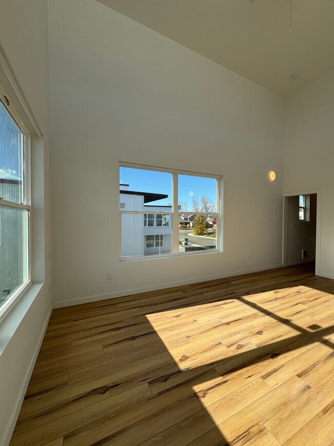 Building Photo - 4BR/3BA with Soaring Ceilings & Large Windows