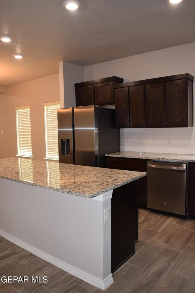 Building Photo - 355 Sol Ct