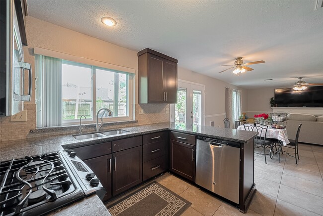 Building Photo - 3426 Hidden Creek Dr