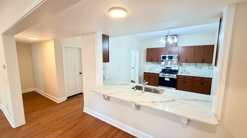 Building Photo - 11 Hillshire Dr