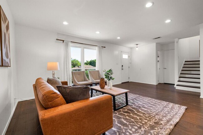 Building Photo - 309 Craigmont Dr