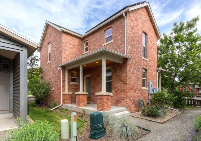 Building Photo - 1 bed 1.5 bath Stand Alone Townhome. Move-In Anytime Between March 15 - May 1st.