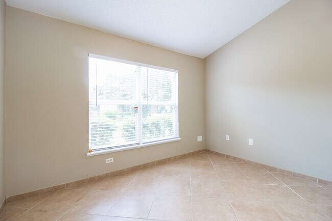 Building Photo - 272 Regal Downs Cir