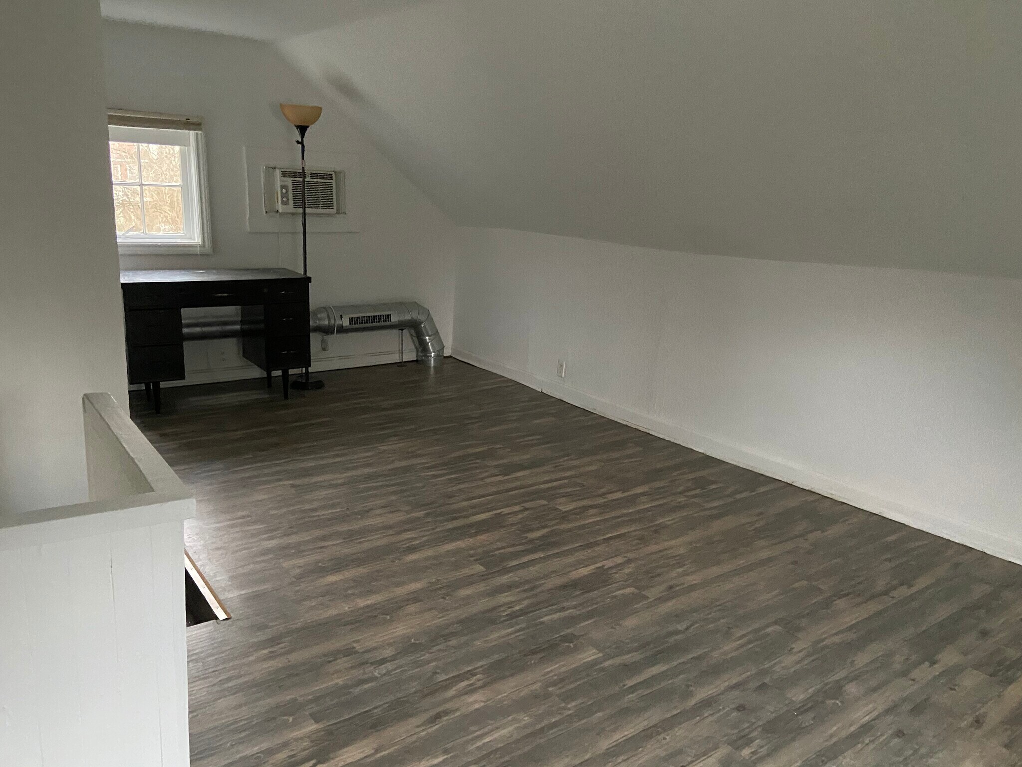 Bedroom - 146 E State St