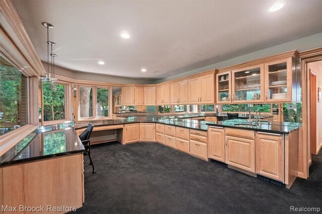 Building Photo - 3333 W Shore Dr