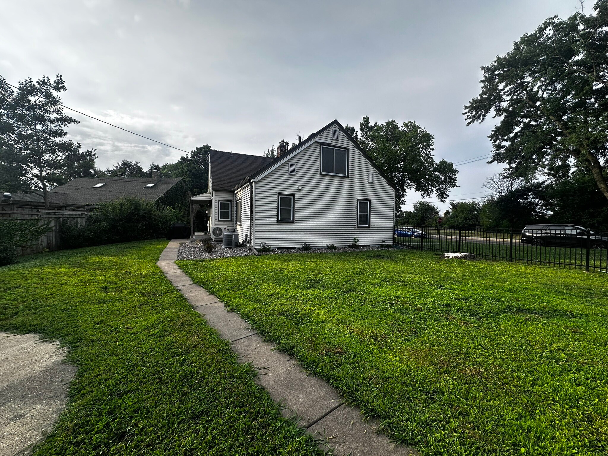 Building Photo - 3858 Wooddale Ave S