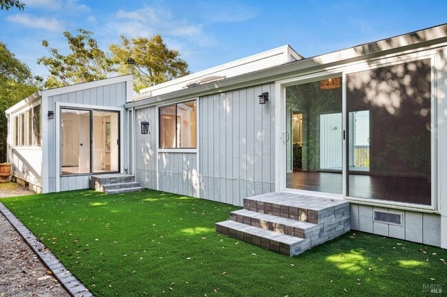 Building Photo - 31 Antilles Way