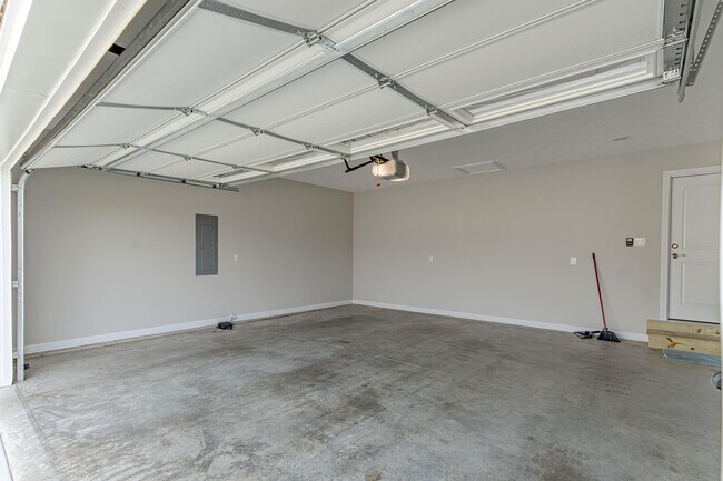 Building Photo - 616 Tristan Ln