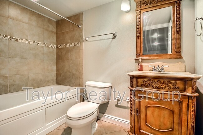 Building Photo - 13460 Vine St