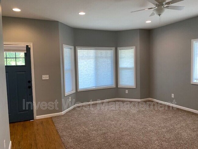 Building Photo - 1801 NE 16th St