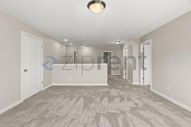 Building Photo - 722 85th Dr SE