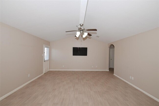 Building Photo - 1001 Strawberry Ridge Dr