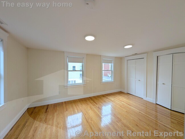 Building Photo - 7-9 Bonner Ave Unit #2